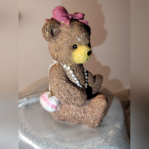 1995 BC Bronson Collectibles| Glamour Bear wearing pearls, pink bow, and purse. - Picture 5 of 6